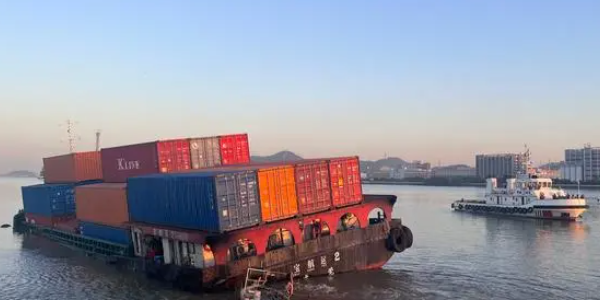 一连降雨影响市场出运，，，本期（8月10~8月16日）中海内贸集运指数报941点  --  bevictor伟德官网物流